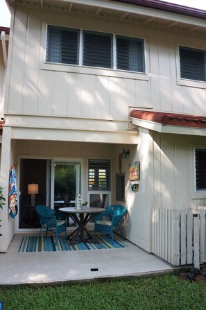 Outdoor dining - OHANA means FAMILY! Stay at the beautiful Ohana Beach Retreat in Keauhou! (Kailua-Kona)