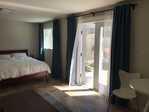 1 bedroom, iron/ironing board, free WiFi, bed sheets - Furnished detached garden cottage (SF)