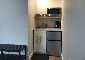 Fridge, microwave, coffee/tea maker, coffee grinder - Furnished detached garden cottage (SF)