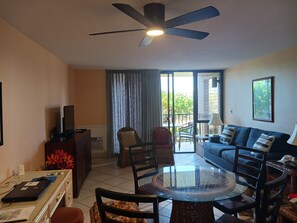 Smart TV, ping pong, stereo - Kamaole Sands Fully Renovated Condo with King Bed. By Kam. 3 Beach (Kihei)