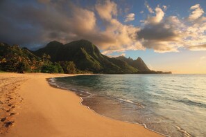 On the beach, sun loungers, beach towels - Oceanfront view at Hanalei Bay Resort 9104,5,6 - 6 min walk to the beach (Princeville)