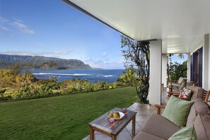 Terrace/patio - Oceanfront view at Hanalei Bay Resort 9104,5,6 - 6 min walk to the beach (Princeville)