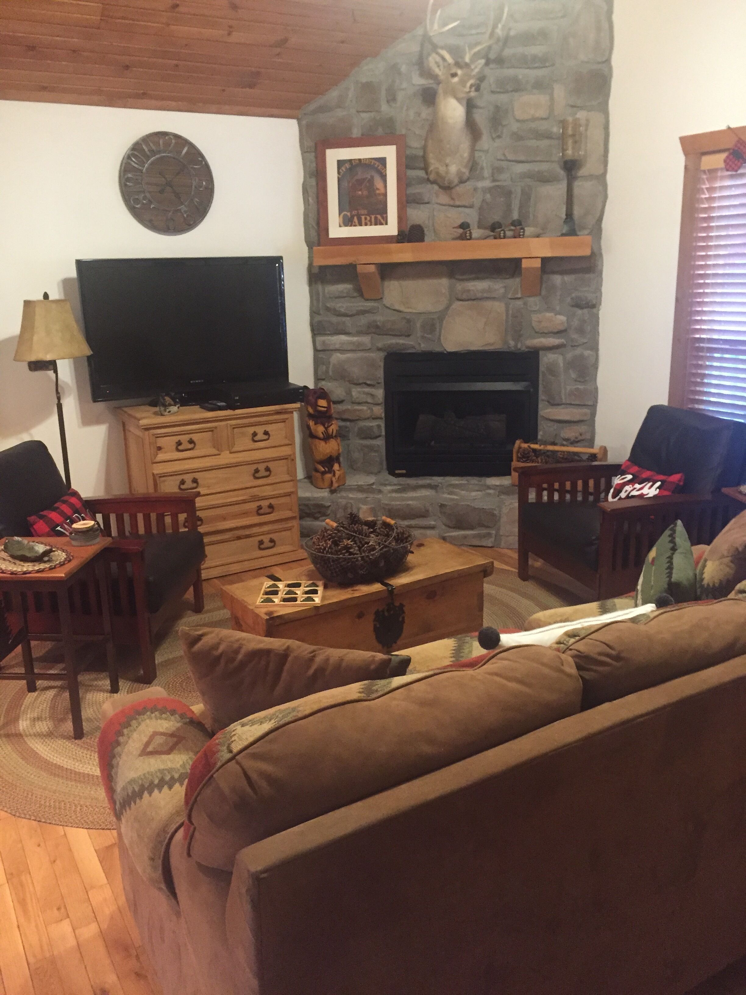 CHARMING 2BR. CABIN, NEAR SILVER DOLLAR CITY, BOOK NOW FOR Christmas