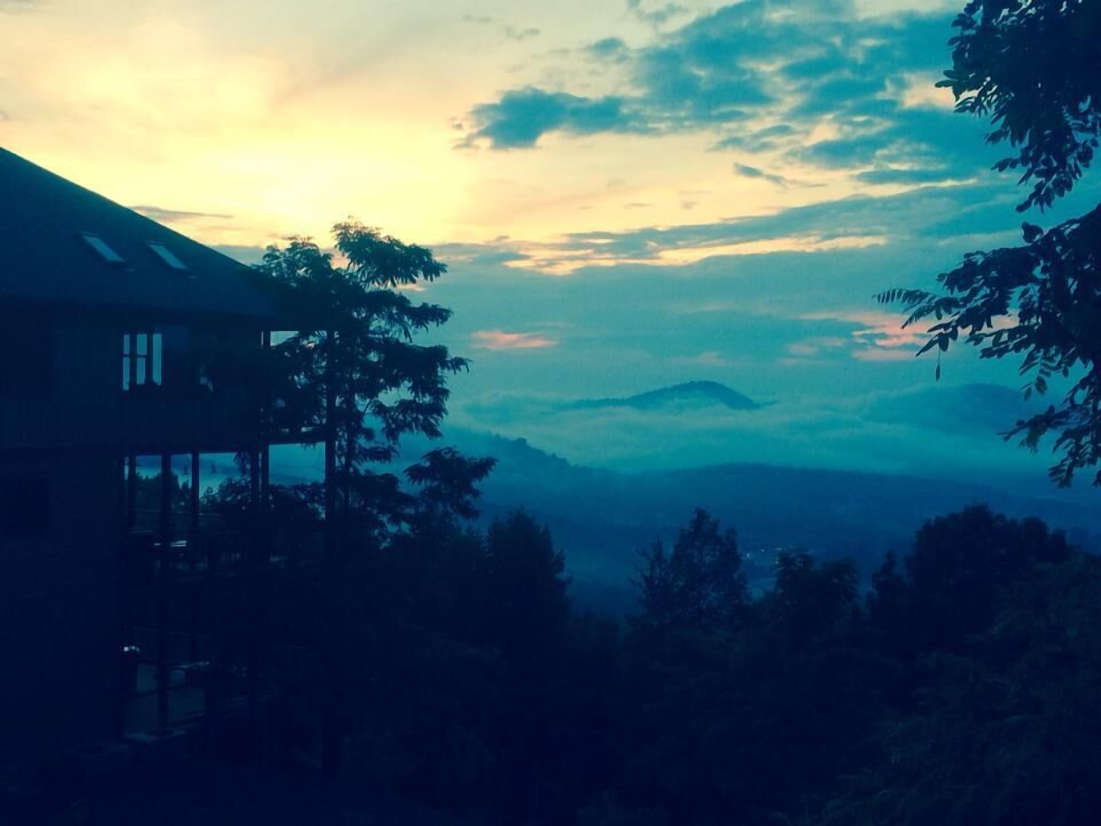Views! Long Range Views! Luxury, Rustic Mountain Home! @ 2700 ft!
