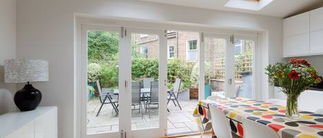 تناول الطعام