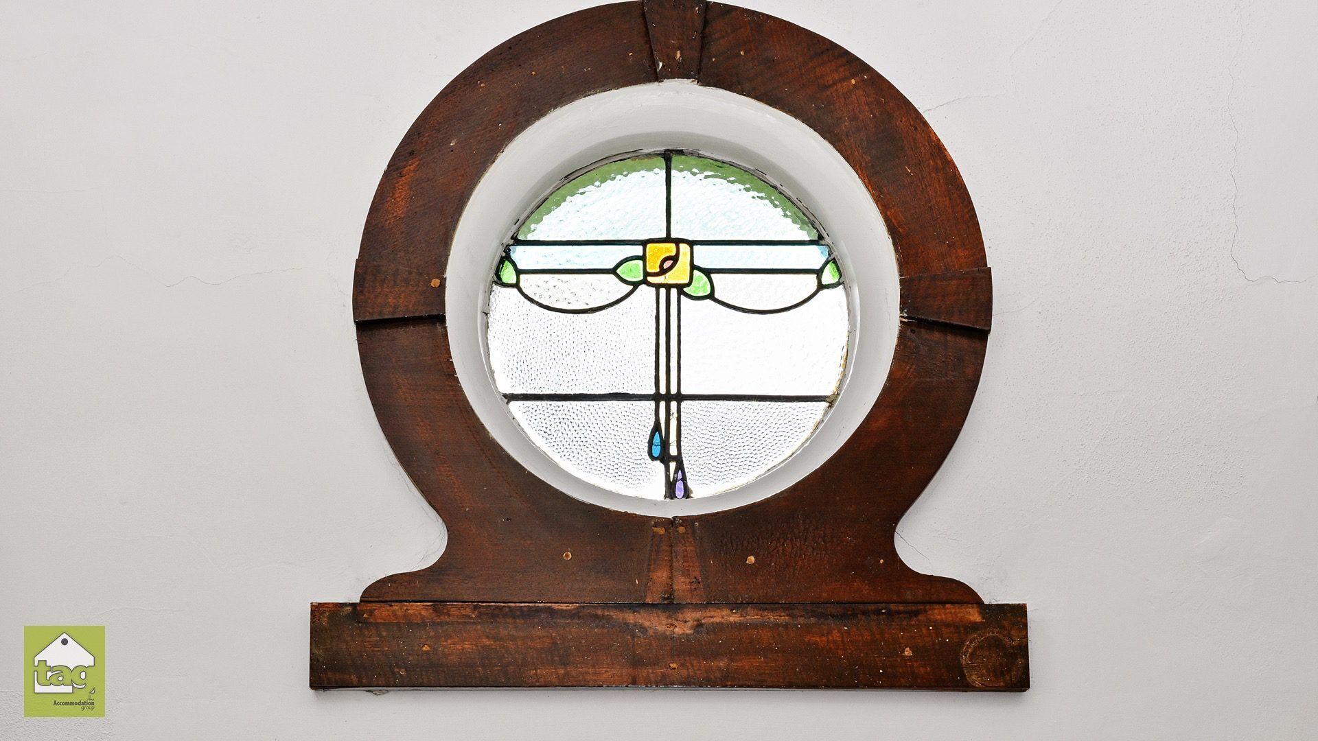 Original character features — image 22