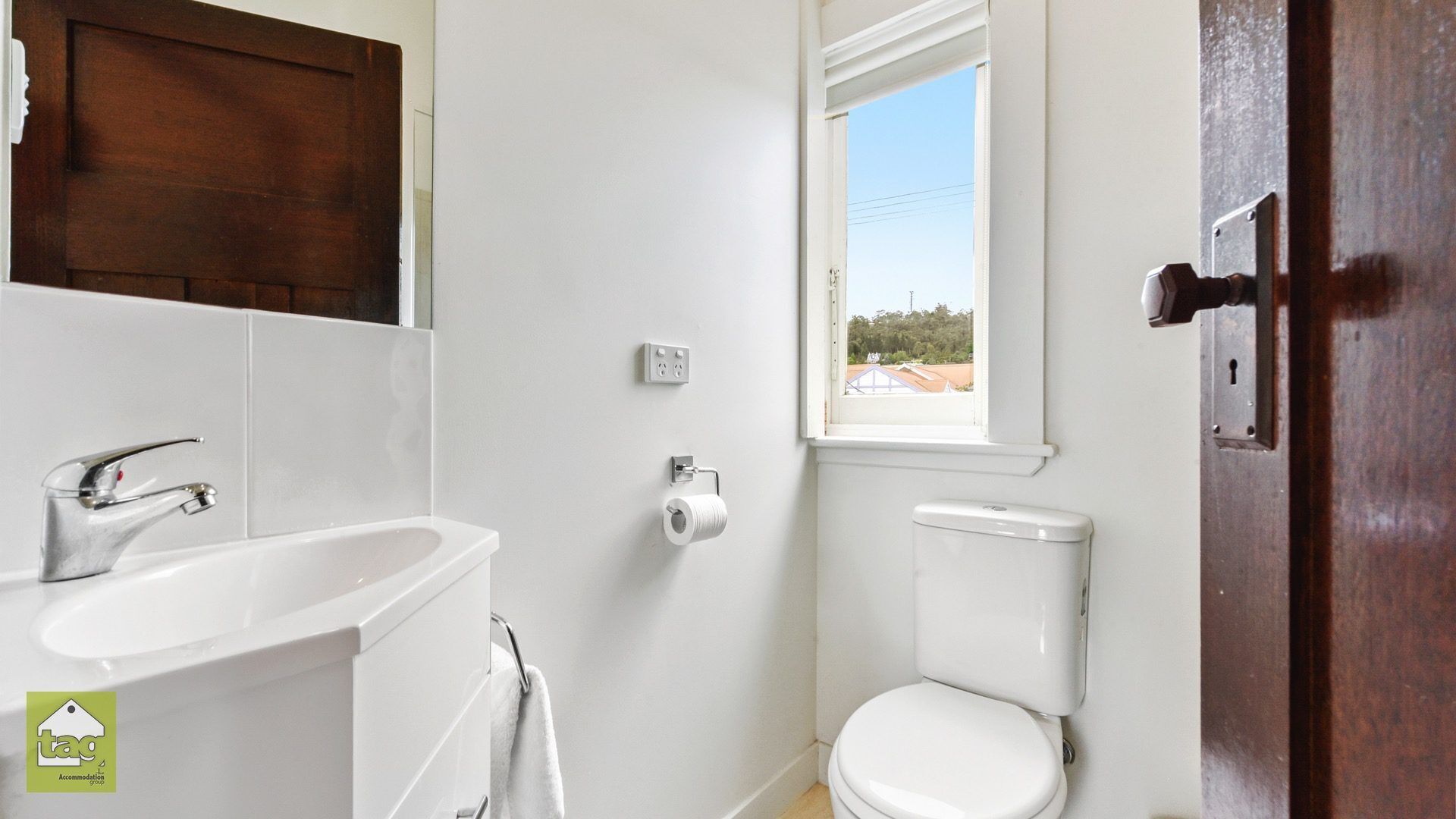 Original character features — image 13