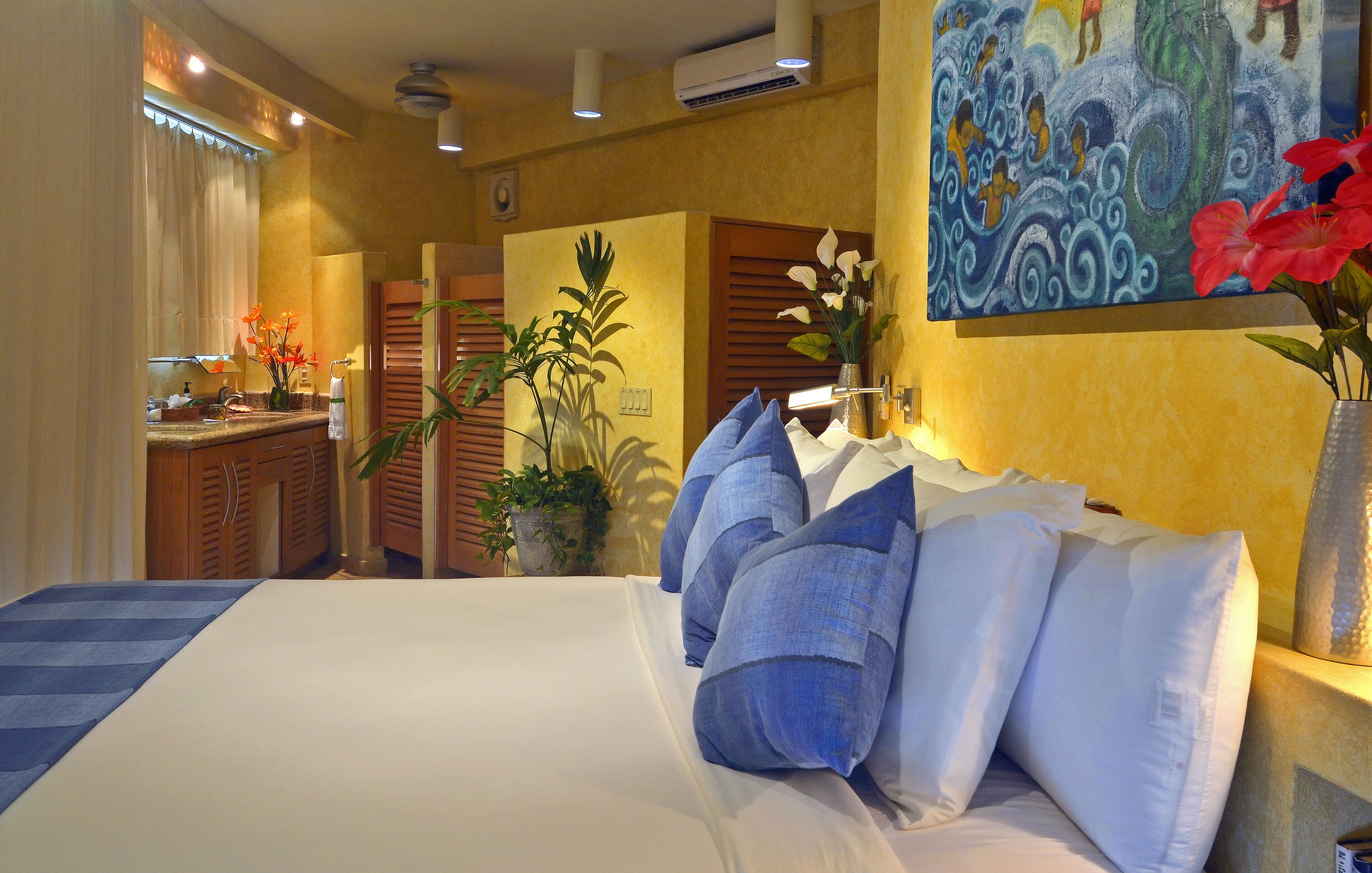 4 BR private beachfront villa w/staff, pool & best location in Puerto Vallarta