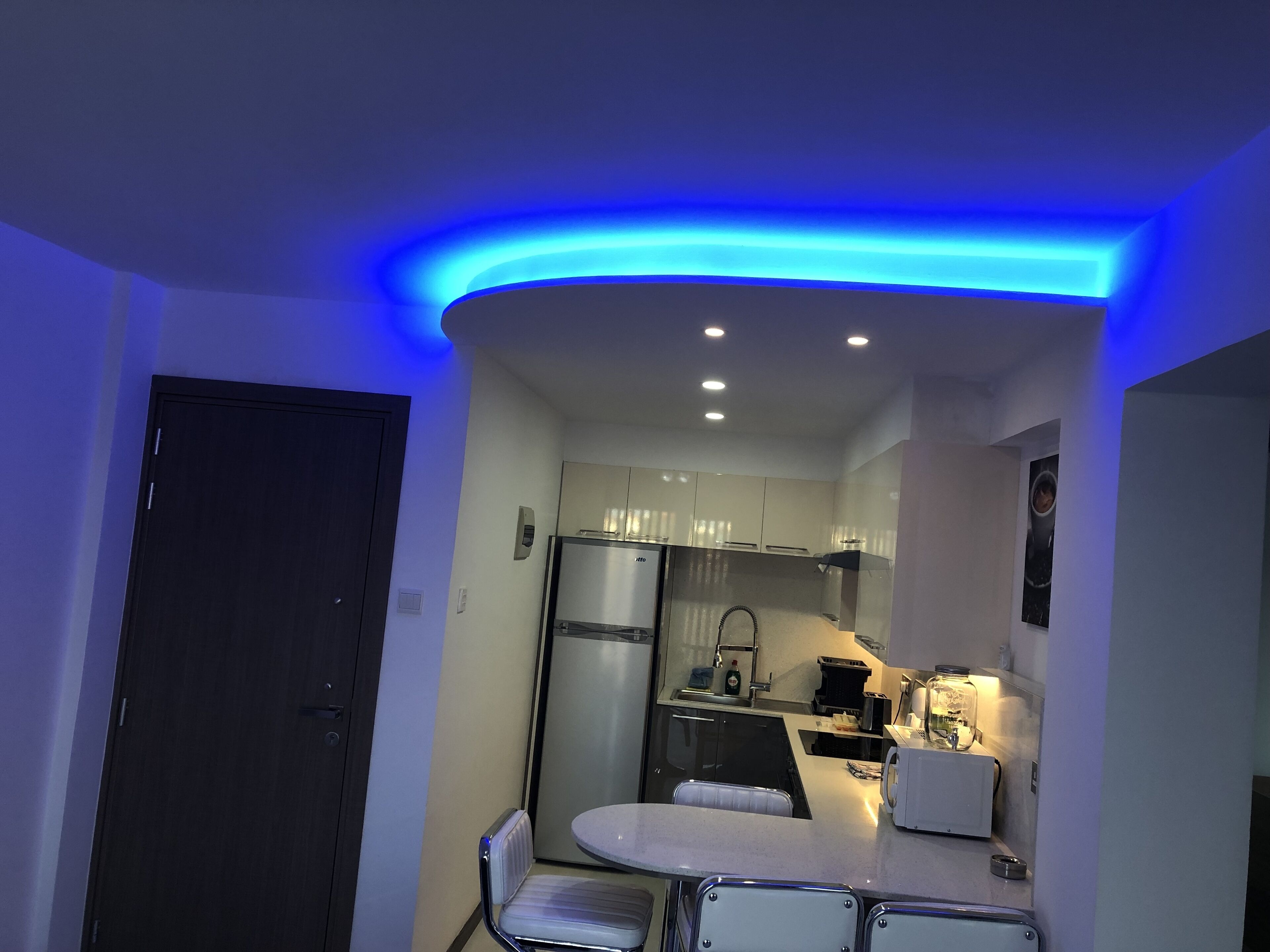 Kühlschrank, Mikrowelle, Ofen, Herdplatte