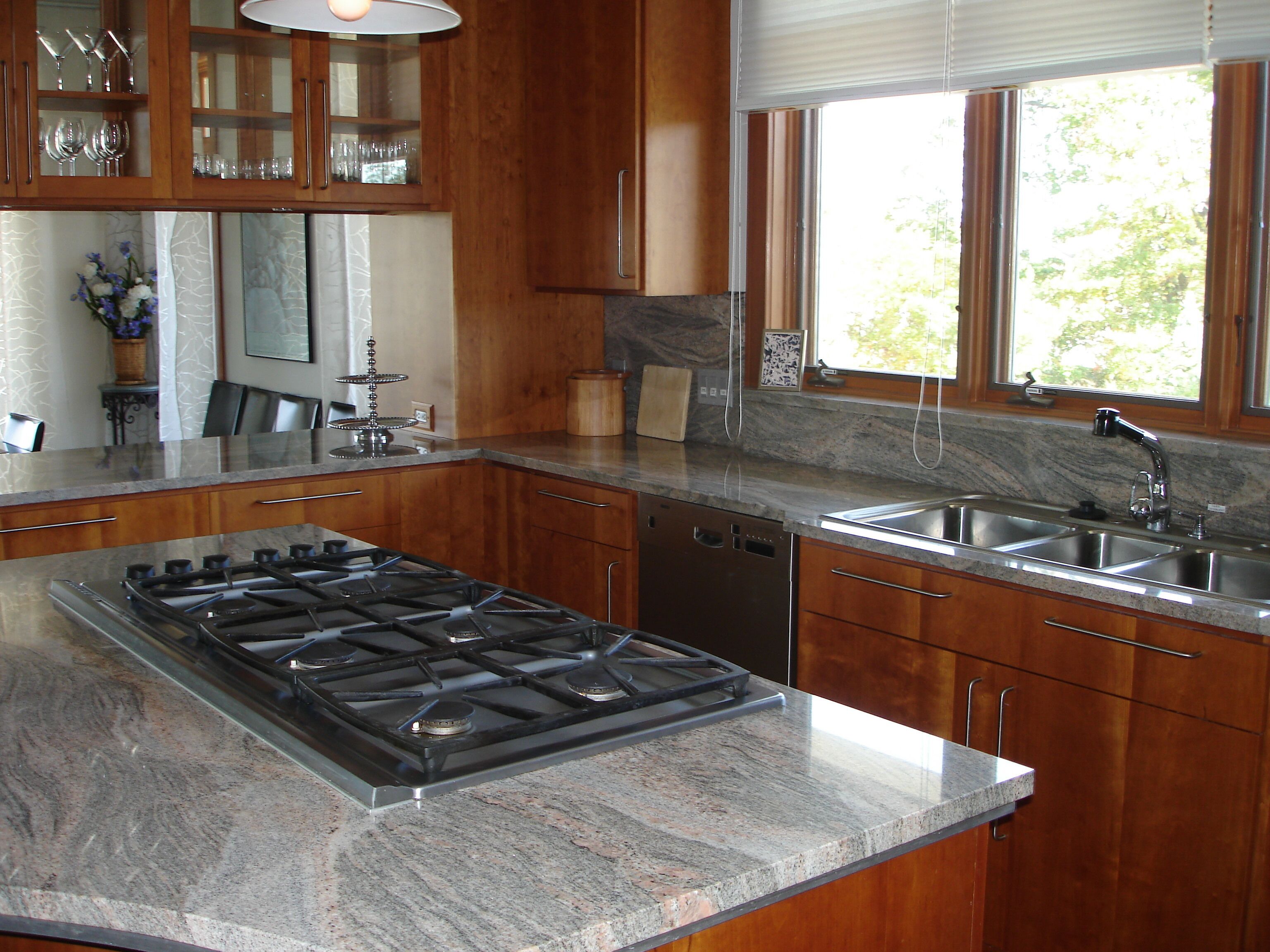 Spacious 6 Bedroom Lakehouse