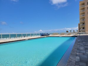 Outdoor pool, a heated pool - Spend the fall or the  holidays at the beach-Great Rates and monthly discounts (Daytona Beach Shores)