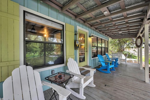 "Turtle Rock" LBJ Waterfront Lake House Cottage 