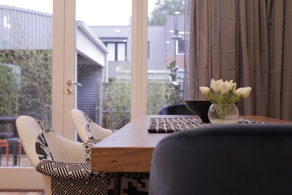 Enjoy meals in this cozy dining area with a view of the surrounding neighborhood.