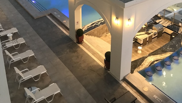 A rooftop pool area with a view of the beach and ocean. - Emerald By the Sea #813, Beautiful Gulf View, Luxury Hi Rise 2 Bedroom Condo (Galveston)