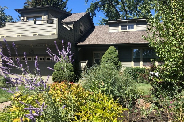 Welcome to lovely Green Gables in downtown Bend!