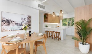 Dining - Island Point Villa 6 | Port Douglas (PORT DOUGLAS)
