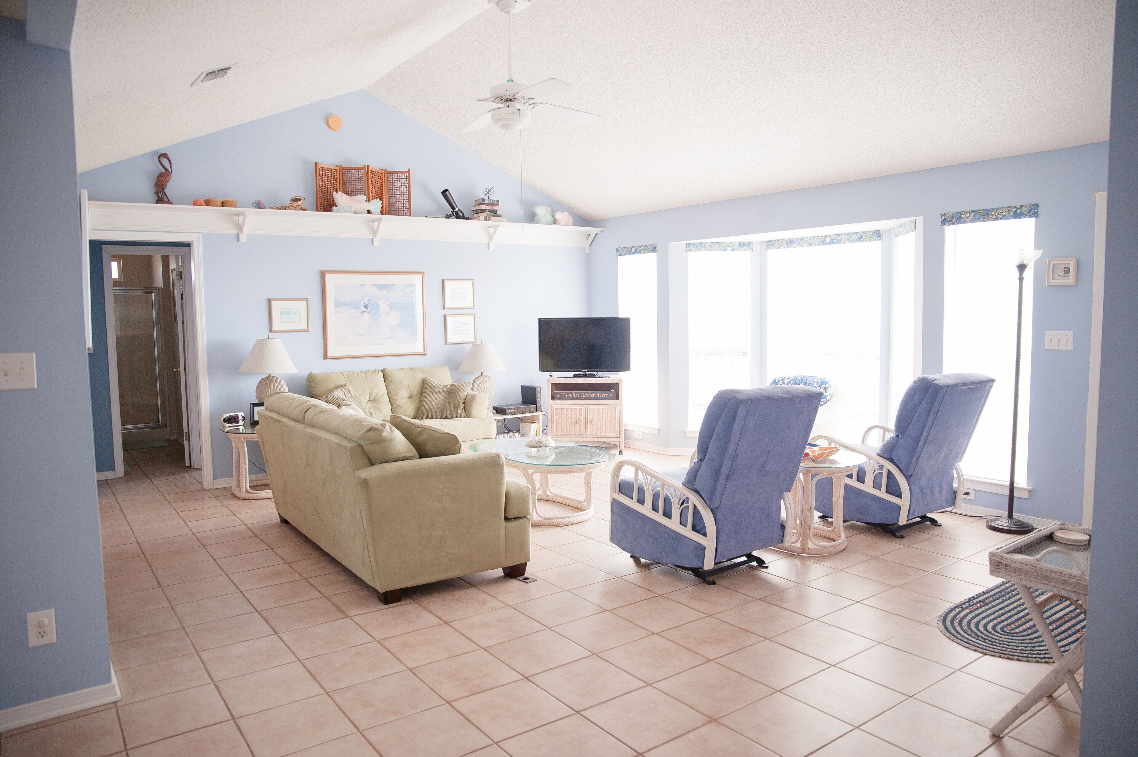 Smart TV, reproductor de DVD, libros y videoteca 