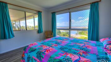 4 habitaciones, tabla de planchar con plancha, wifi y ropa de cama