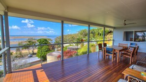 Outdoor dining - LLEWELLA -1170 water views (Seventeen Seventy)