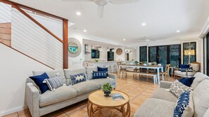 TV - On The Beach 5 | Port Douglas (PORT DOUGLAS)