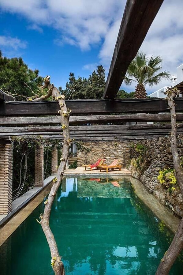 Seasonal outdoor pool