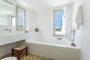 Bathroom - Villa Megan by The Pearls Collection (Mykonos)