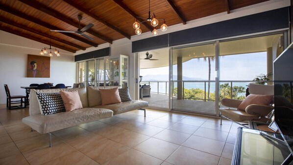 TV - Island Point Villa 5 | Port Douglas (PORT DOUGLAS)