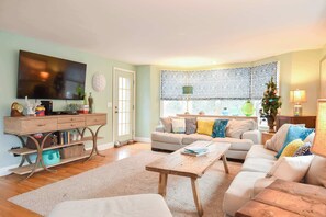 Televisión y oficina 