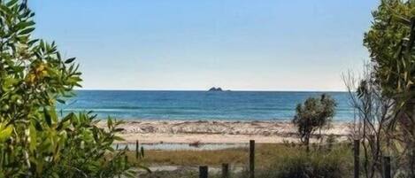 Una playa cerca, toallas de playa