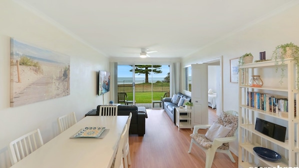 Living area - Marese 2 - Beachfront Unit (Avoca Beach)