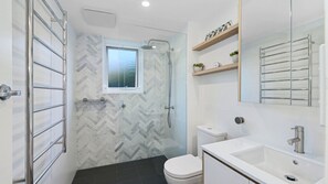 Shower - Marese 2 - Beachfront Unit (Avoca Beach)