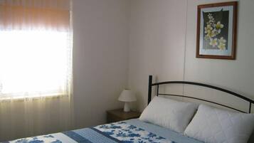 2 slaapkamers, een strijkplank/strijkijzer, beddengoed