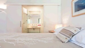3 chambres, fer et planche à repasser, Wi-Fi gratuit, draps fournis