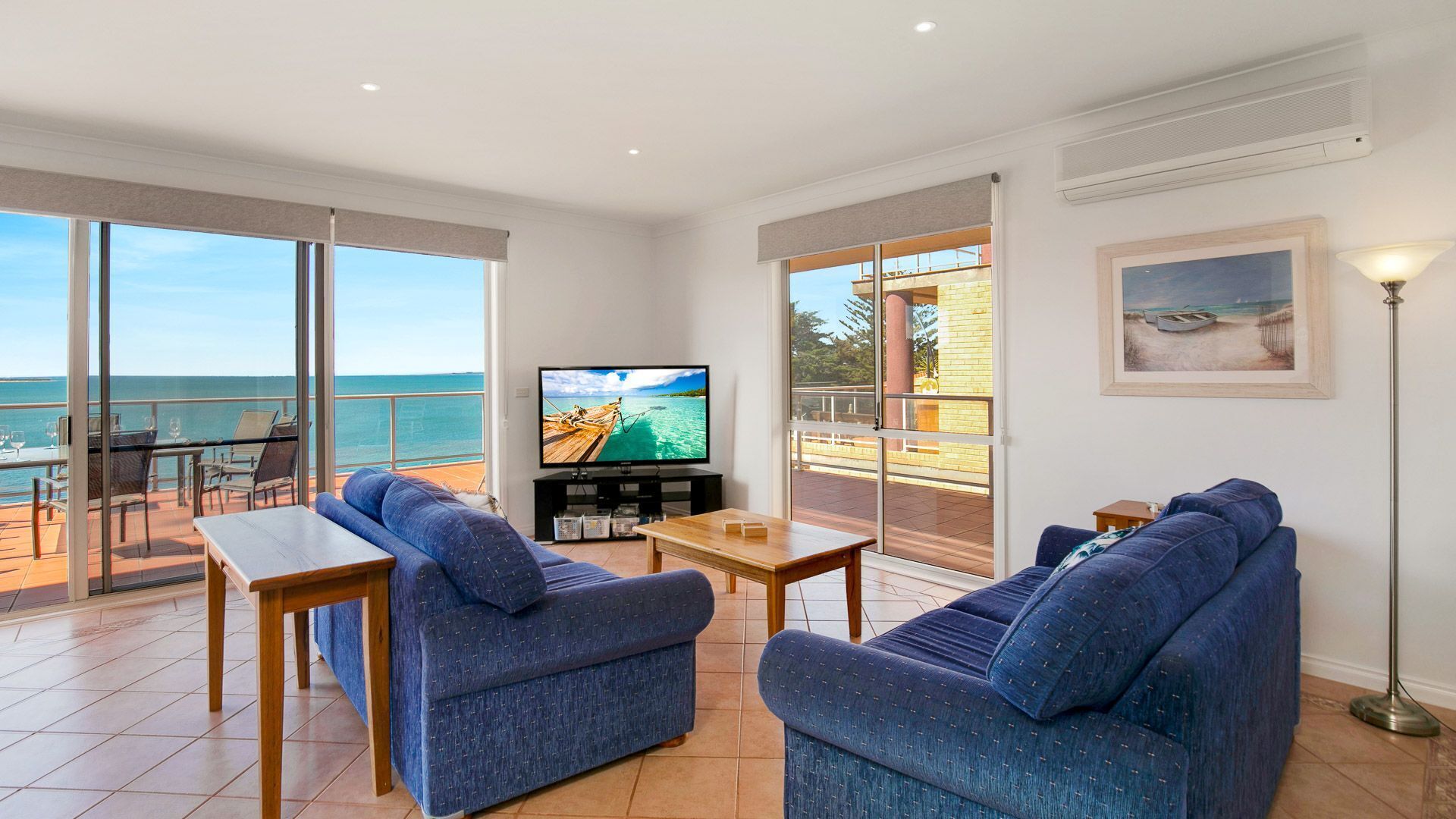 Fernseher, Bücher, Videothek