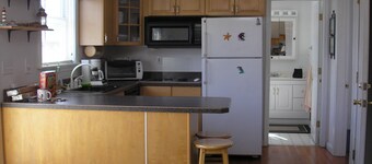 ONLY 6 HOUSES AWAY FROM BEACH, SHORT WALK TO PIER, TAKE 10% OFF IF BOOKED EARLY.