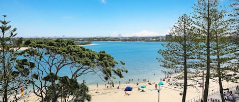 Una spiaggia nelle vicinanze