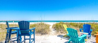 Beach Therapy - Oceanfront!! 4 BR / 3 BA Enjoy the views from Master Bedroom!