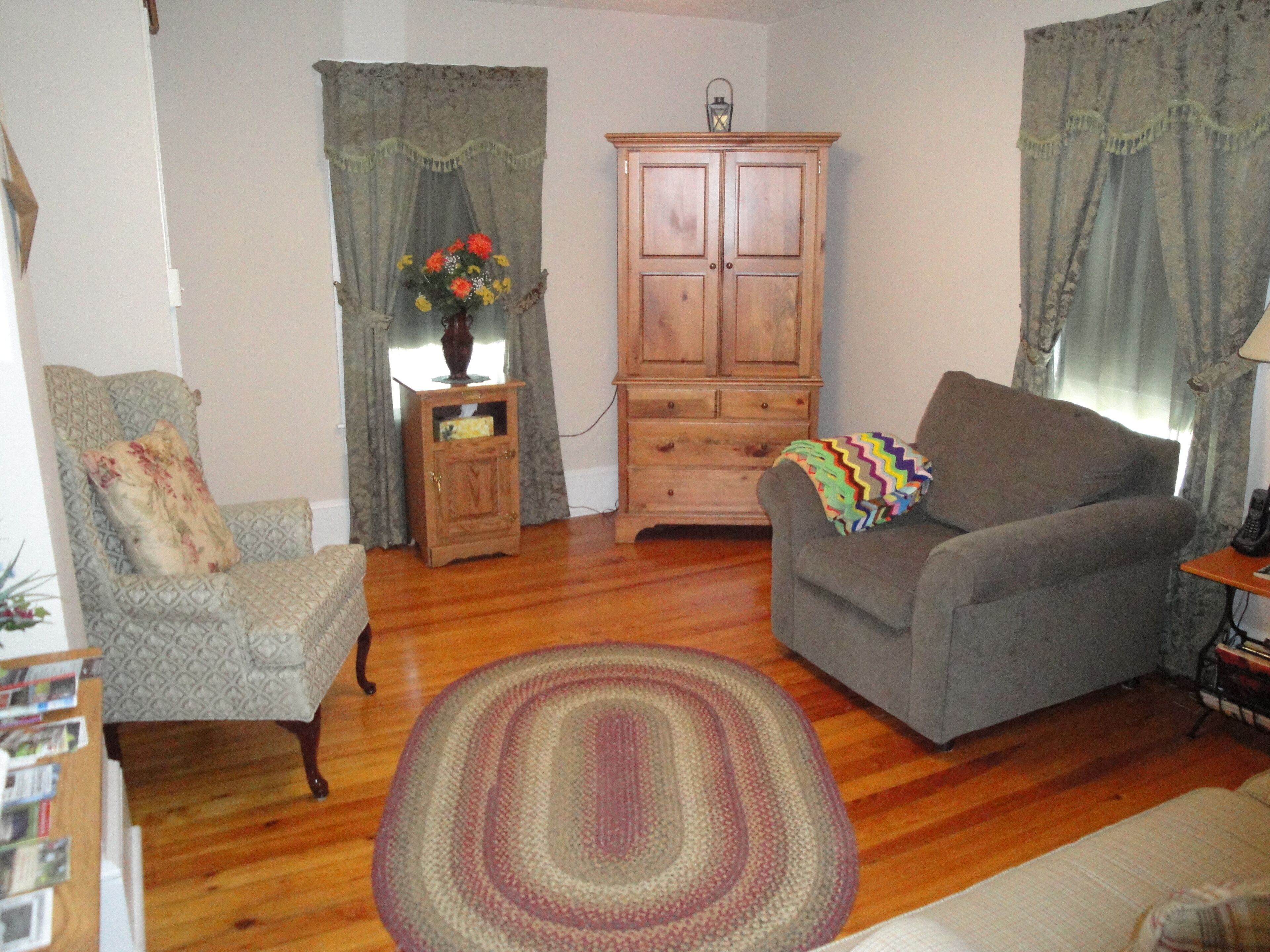 Beautiful Newly Renovated Farmhouse with Great Mountain Views