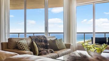 Smart TV, books, stereo