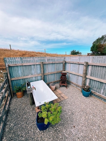 Gas heated outdoor bathtub