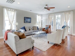 Fernseher, Tischtennisplatte