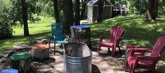 Reunions & Groups. Open space inside & out. Yoga loft. 45 acres. Scenic. Quiet.