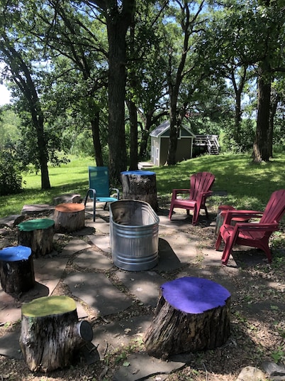 Reunions & Groups. Open space inside & out. Yoga loft. 45 acres. Scenic. Quiet.