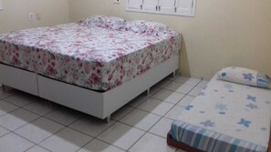 3 bedrooms, iron/ironing board, free WiFi, bed sheets