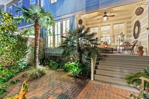 Outdoor dining - Heated Pool Access | 5*Clean | Flex Cancelation (Savannah)