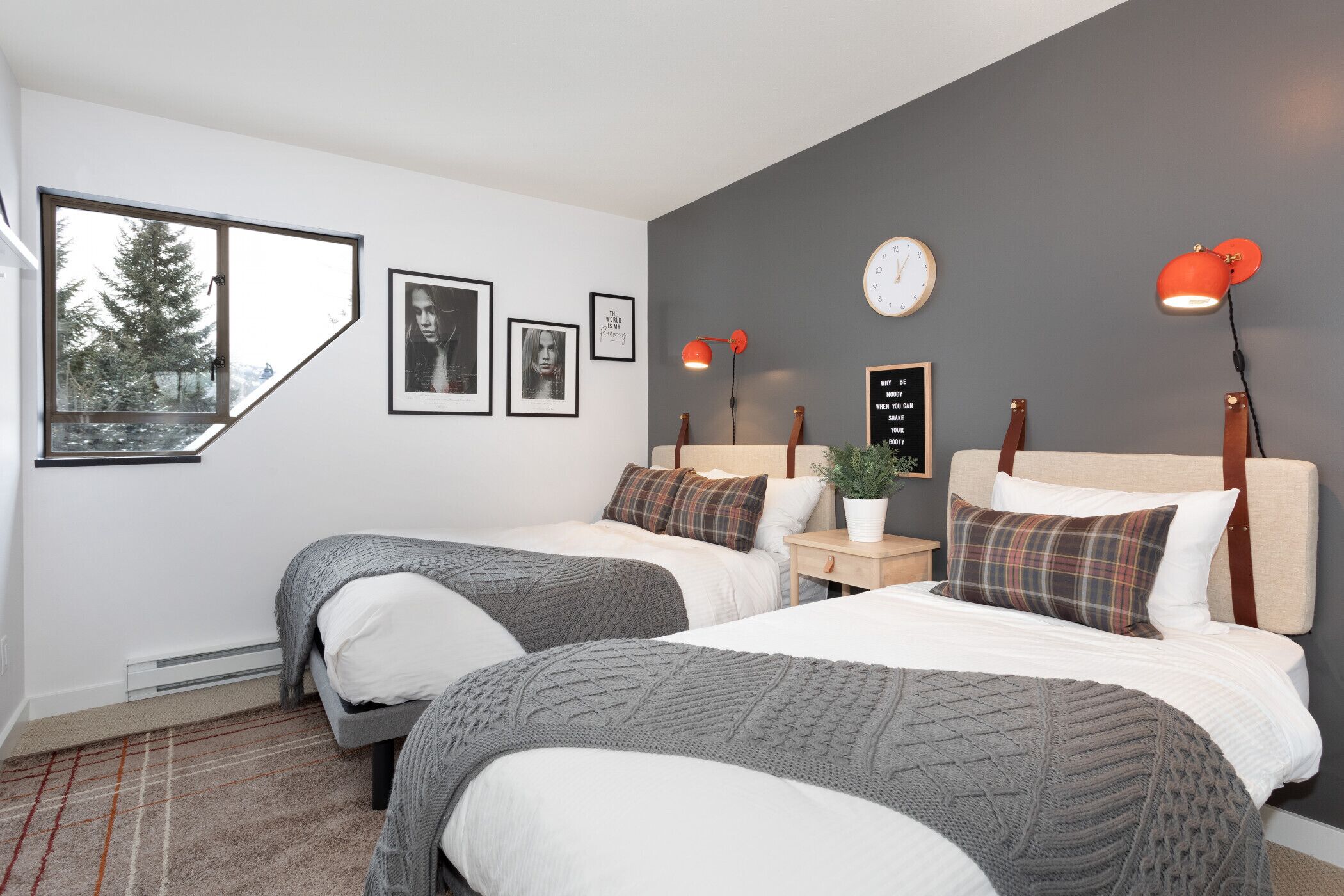 3 dormitorios, escritorio, tabla de planchar con plancha y wifi