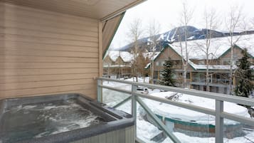 Tina de hidromasaje al aire libre