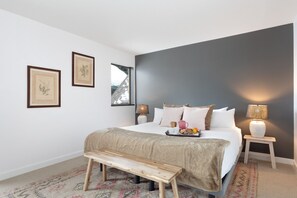 3 slaapkamers, een bureau, een strijkplank/strijkijzer, wifi