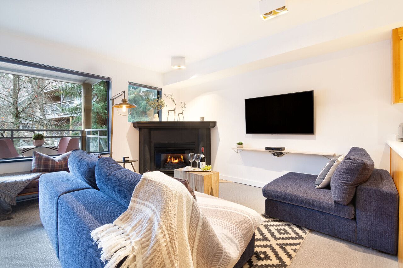 Télévision, cheminée