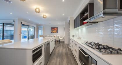 Hillside Paradise Torquay - Sleeps 17 - Strictly Families